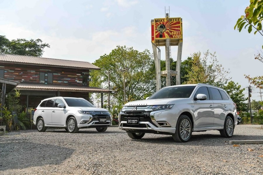 Mitsubishi Outlander PHEV 2