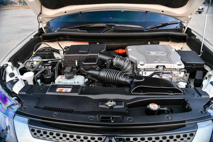 Mitsubishi Outlander PHEV 16
