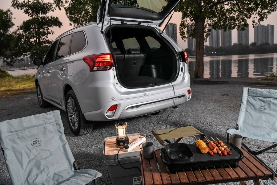 Mitsubishi Outlander PHEV 10