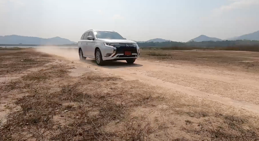 Mitsubishi Outlander PHEV 21